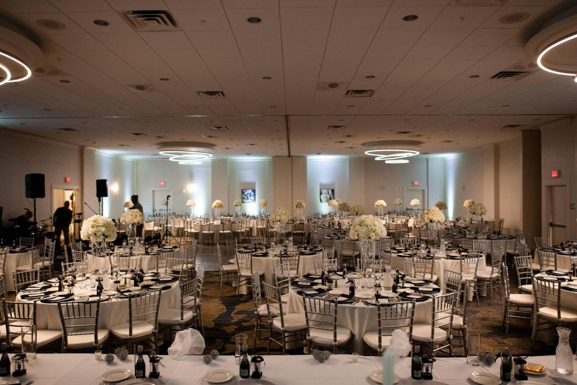 Delta Hotels By Marriott Utica Exterior foto